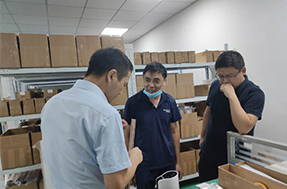 EMI標準彈片訂購商前來我司參觀--易密斯專業(yè)生產